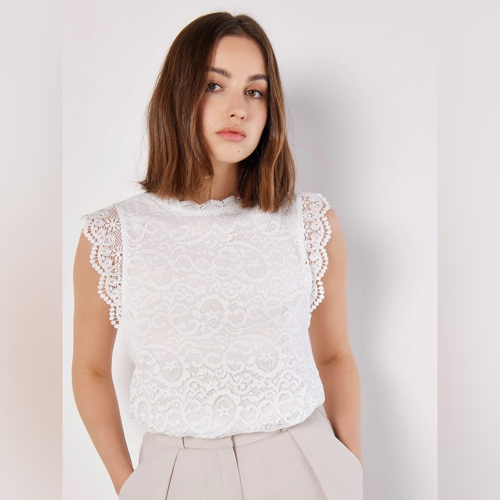 APRICOT 🍑 Lace Flutter Sleeve- White